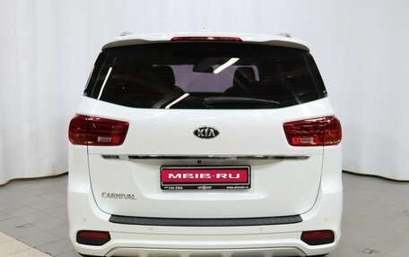 KIA Carnival III, 2018 год, 2 390 000 рублей, 5 фотография