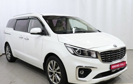 KIA Carnival III, 2018 год, 2 390 000 рублей, 3 фотография