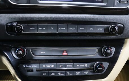 KIA Carnival III, 2018 год, 2 390 000 рублей, 17 фотография