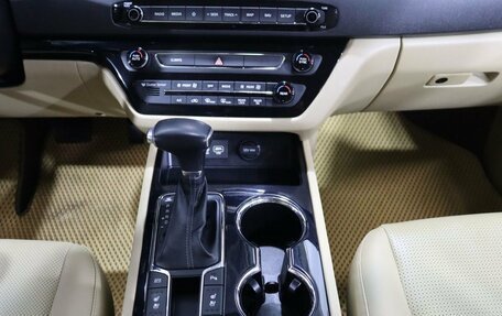 KIA Carnival III, 2018 год, 2 390 000 рублей, 16 фотография