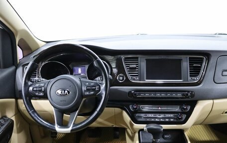 KIA Carnival III, 2018 год, 2 390 000 рублей, 14 фотография