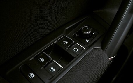 Volkswagen Tiguan II, 2018 год, 2 915 000 рублей, 17 фотография