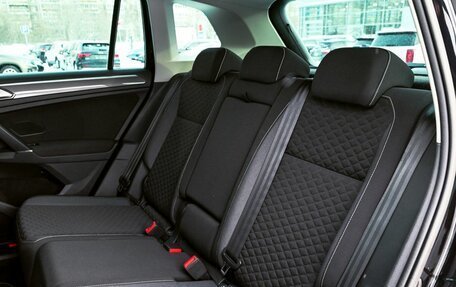 Volkswagen Tiguan II, 2018 год, 2 915 000 рублей, 19 фотография