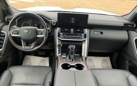 Toyota Land Cruiser, 2022 год, 13 100 000 рублей, 5 фотография