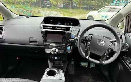 Toyota Prius Alpha I (ZVW40/41), 2019 год, 2 300 000 рублей, 2 фотография