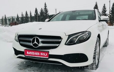 Mercedes-Benz E-Класс, 2017 год, 3 100 000 рублей, 1 фотография