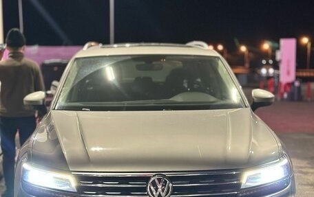 Volkswagen Tiguan II, 2018 год, 2 670 000 рублей, 3 фотография