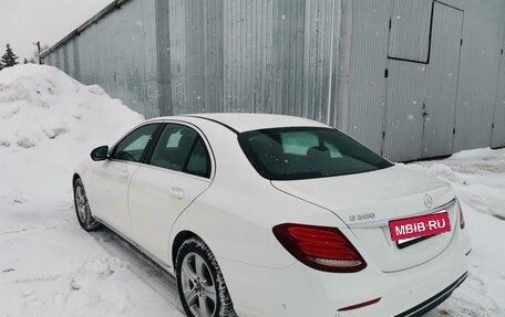 Mercedes-Benz E-Класс, 2017 год, 3 100 000 рублей, 3 фотография