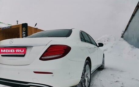 Mercedes-Benz E-Класс, 2017 год, 3 100 000 рублей, 6 фотография