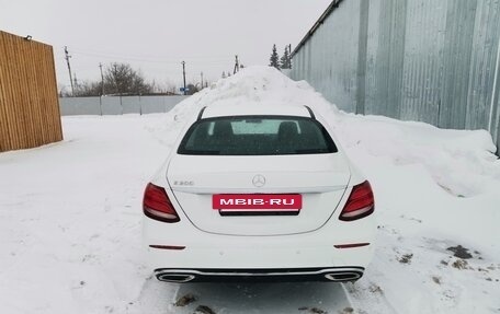 Mercedes-Benz E-Класс, 2017 год, 3 100 000 рублей, 4 фотография