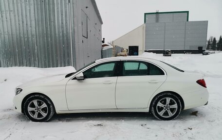 Mercedes-Benz E-Класс, 2017 год, 3 100 000 рублей, 14 фотография