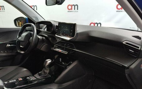 Peugeot 2008 II, 2020 год, 1 799 000 рублей, 12 фотография