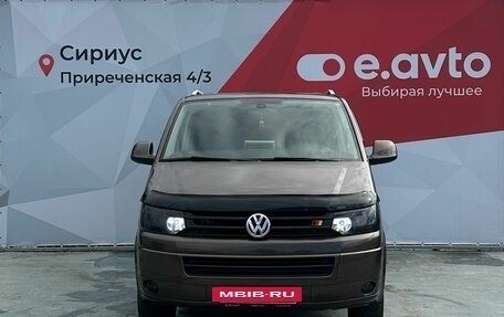 Volkswagen Caravelle T5, 2013 год, 2 300 000 рублей, 2 фотография