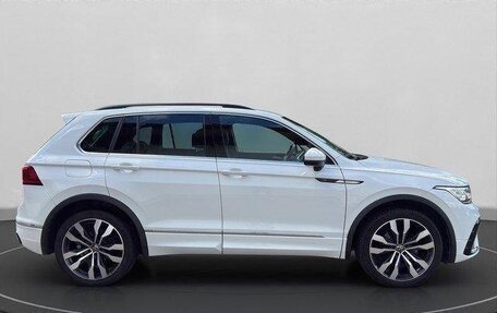 Volkswagen Tiguan II, 2022 год, 3 490 000 рублей, 2 фотография