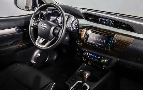 Toyota Hilux VIII, 2022 год, 4 099 000 рублей, 9 фотография