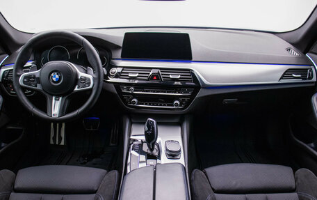 BMW 5 серия, 2018 год, 3 240 000 рублей, 13 фотография