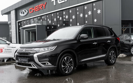 Mitsubishi Outlander III рестайлинг 3, 2021 год, 2 095 000 рублей, 1 фотография