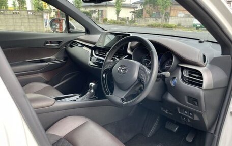 Toyota C-HR I рестайлинг, 2019 год, 1 900 000 рублей, 9 фотография