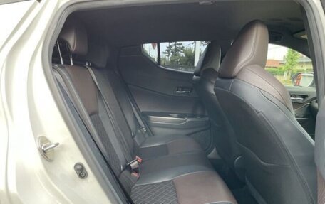 Toyota C-HR I рестайлинг, 2019 год, 1 900 000 рублей, 16 фотография