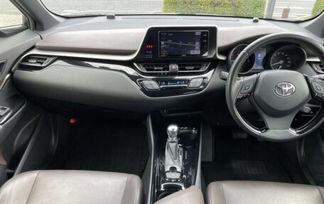 Toyota C-HR I рестайлинг, 2019 год, 1 900 000 рублей, 18 фотография