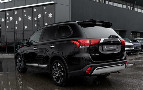 Mitsubishi Outlander III рестайлинг 3, 2021 год, 2 095 000 рублей, 4 фотография