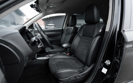 Mitsubishi Outlander III рестайлинг 3, 2021 год, 2 095 000 рублей, 9 фотография