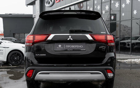 Mitsubishi Outlander III рестайлинг 3, 2021 год, 2 095 000 рублей, 6 фотография