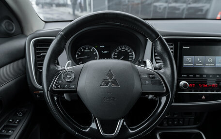 Mitsubishi Outlander III рестайлинг 3, 2021 год, 2 095 000 рублей, 10 фотография