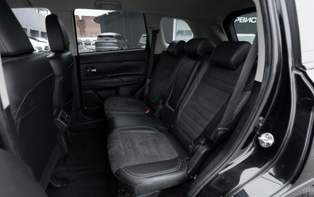 Mitsubishi Outlander III рестайлинг 3, 2021 год, 2 095 000 рублей, 12 фотография