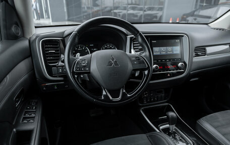 Mitsubishi Outlander III рестайлинг 3, 2021 год, 2 095 000 рублей, 7 фотография