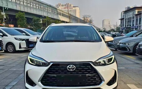 Toyota Yaris XP150 рестайлинг, 2021 год, 1 750 000 рублей, 1 фотография