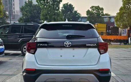 Toyota Yaris XP150 рестайлинг, 2021 год, 1 750 000 рублей, 3 фотография