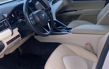 Toyota Camry, 2022 год, 3 500 000 рублей, 5 фотография