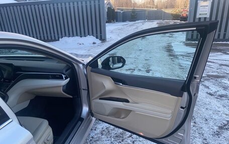Toyota Camry, 2022 год, 3 500 000 рублей, 7 фотография