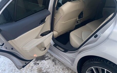 Toyota Camry, 2022 год, 3 500 000 рублей, 9 фотография