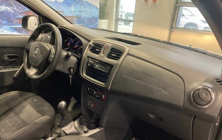 Renault Sandero II рестайлинг, 2015 год, 850 000 рублей, 10 фотография