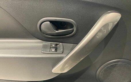 Renault Sandero II рестайлинг, 2015 год, 850 000 рублей, 17 фотография