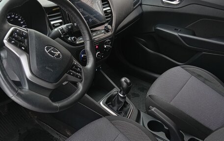 Hyundai Solaris II рестайлинг, 2021 год, 1 400 000 рублей, 4 фотография