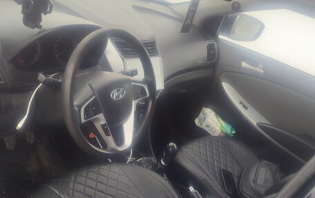 Hyundai Solaris II рестайлинг, 2011 год, 520 000 рублей, 5 фотография