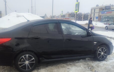 Hyundai Solaris II рестайлинг, 2011 год, 520 000 рублей, 3 фотография