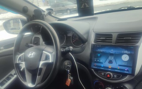 Hyundai Solaris II рестайлинг, 2011 год, 520 000 рублей, 8 фотография