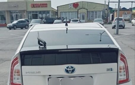 Toyota Prius, 2015 год, 1 495 000 рублей, 3 фотография