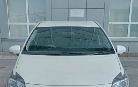 Toyota Prius, 2015 год, 1 495 000 рублей, 2 фотография