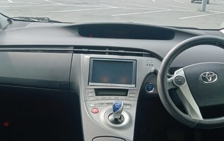 Toyota Prius, 2015 год, 1 495 000 рублей, 7 фотография