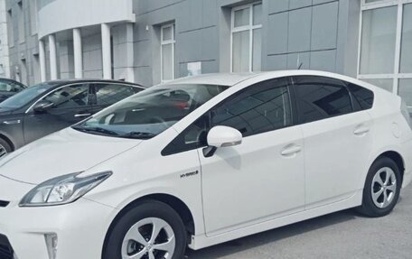 Toyota Prius, 2015 год, 1 495 000 рублей, 4 фотография