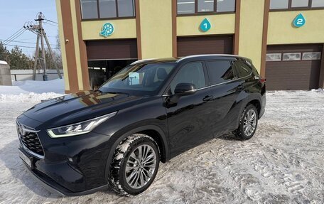 Toyota Highlander, 2023 год, 5 000 000 рублей, 3 фотография