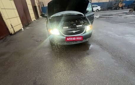 Chrysler Town & Country IV, 2005 год, 650 000 рублей, 5 фотография