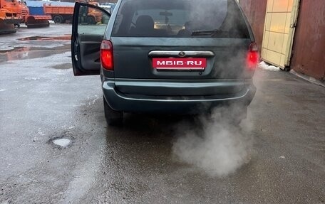 Chrysler Town & Country IV, 2005 год, 650 000 рублей, 3 фотография