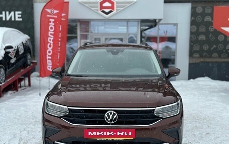 Volkswagen Tiguan II, 2021 год, 2 900 000 рублей, 2 фотография