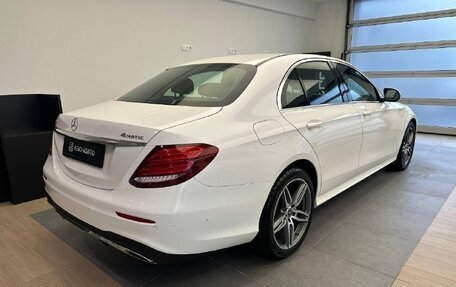 Mercedes-Benz E-Класс, 2019 год, 3 390 000 рублей, 4 фотография